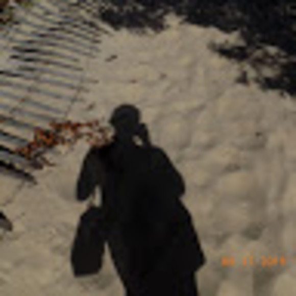 Meet your Posher, Sarah - Picture 1 of 1